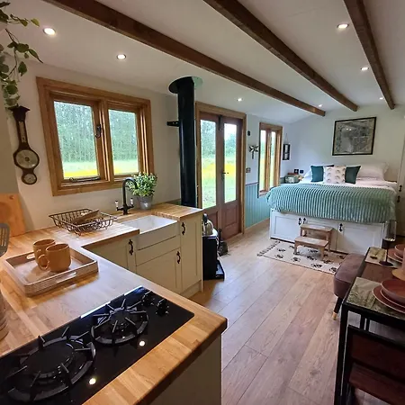 Luxury With Hot Tub Near - Adults Only 3*
